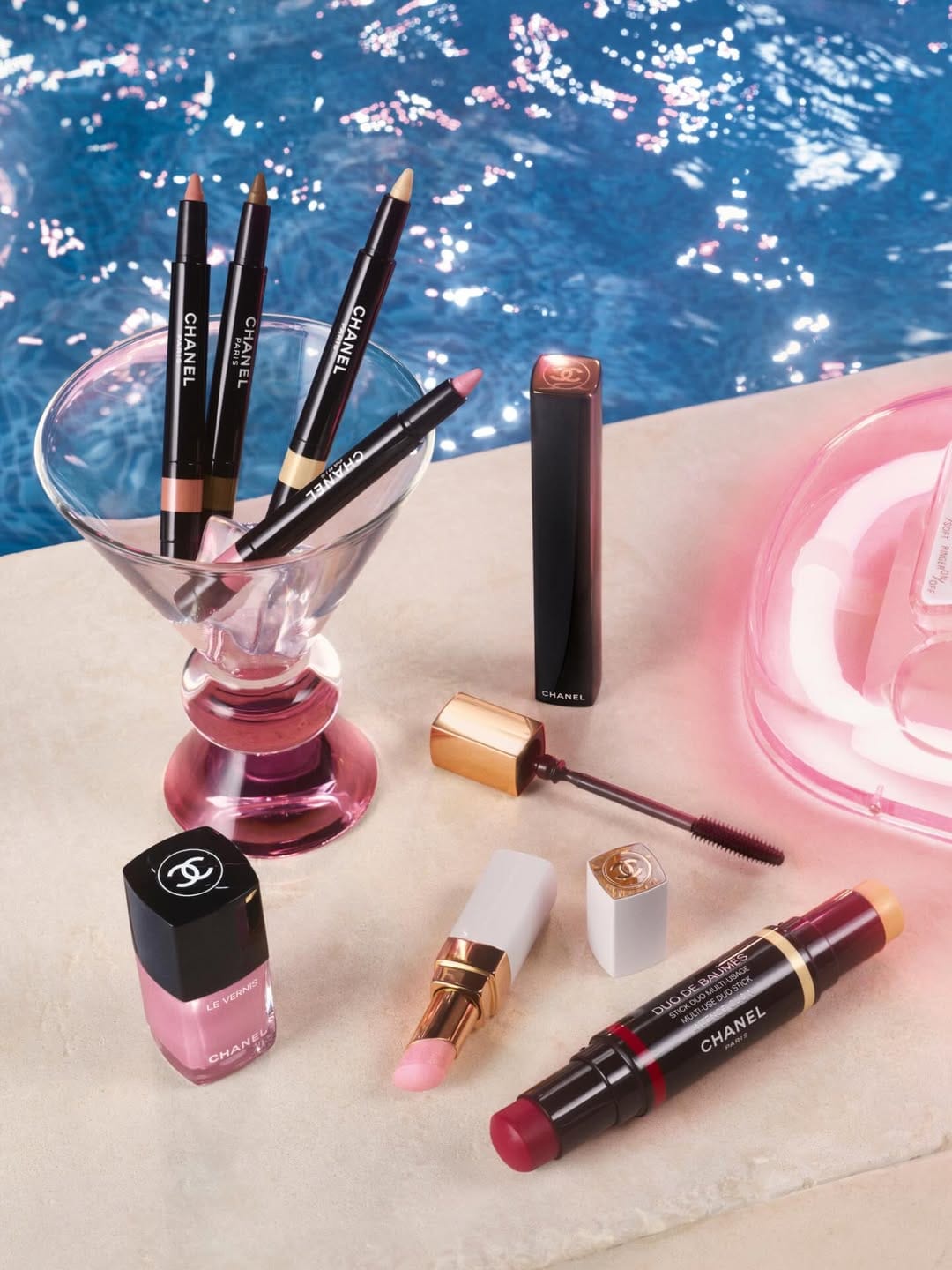 Chanel Duo de Baumes product photo: gloss black, burgundy, coral pink and gold band, plastic, dramatic light, image 4 of 4