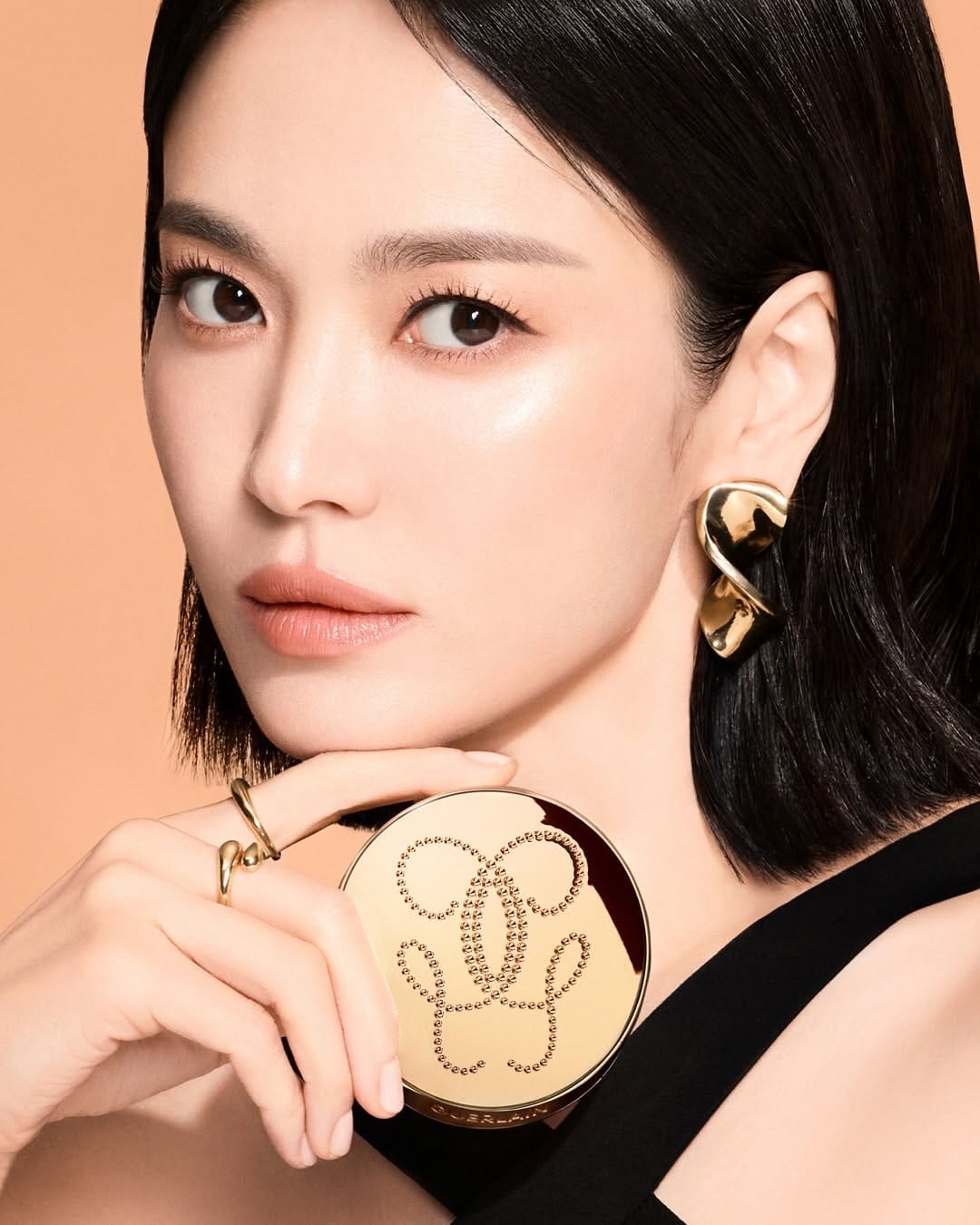 Guerlain Parure Gold Skin product photo: champagne gold and warm beige, metal, studio light, image 3 of 3